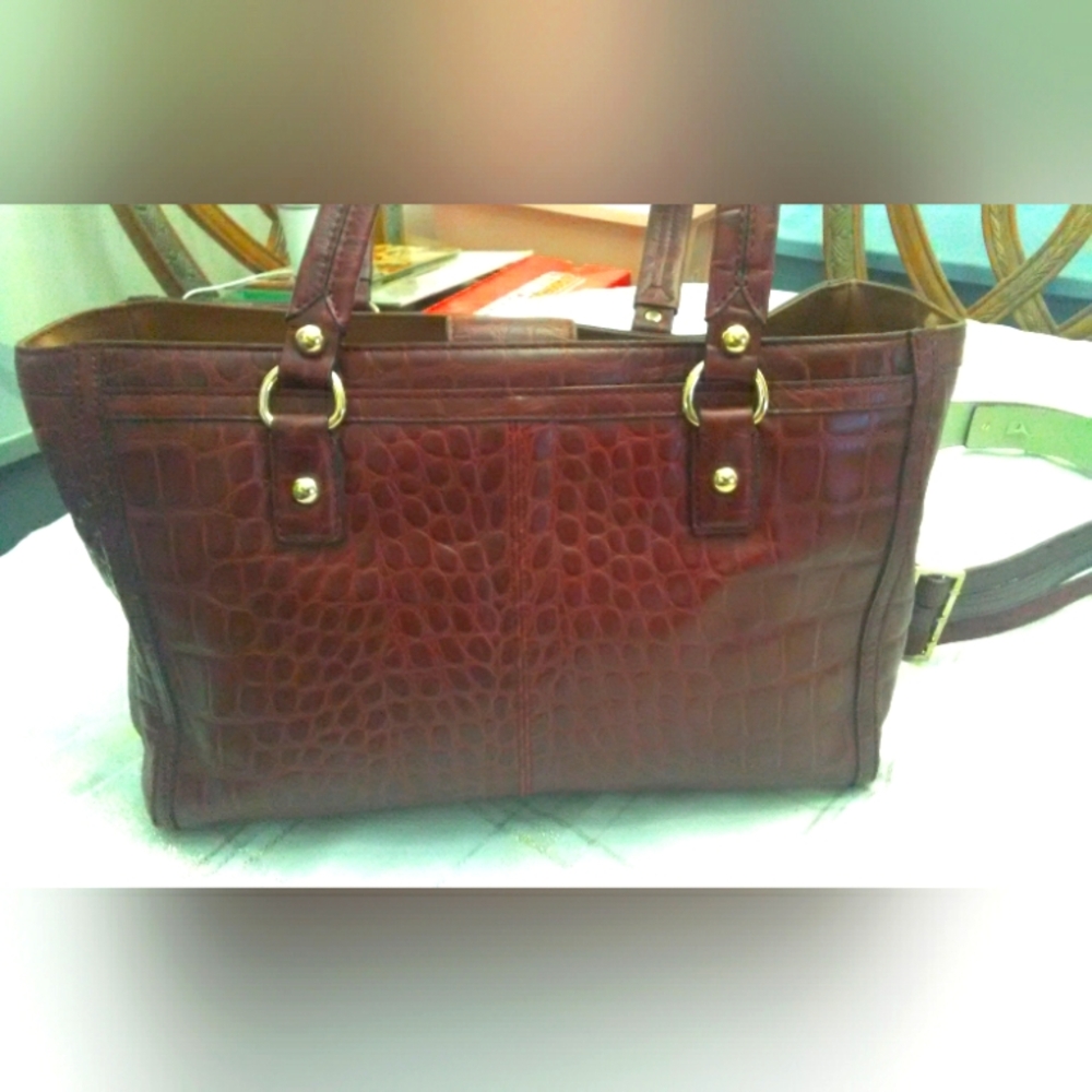 LIKE NEW 100% LEATHER PURSE/ BAG BY DKNY LARGE SZ. DEEP BURGUNDY CROC. EMBOSSED - Picture 10 of 15